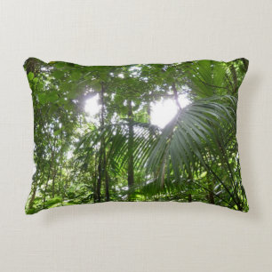 Cojín Decorativo Luz solar a través de la selva tropical con cubier