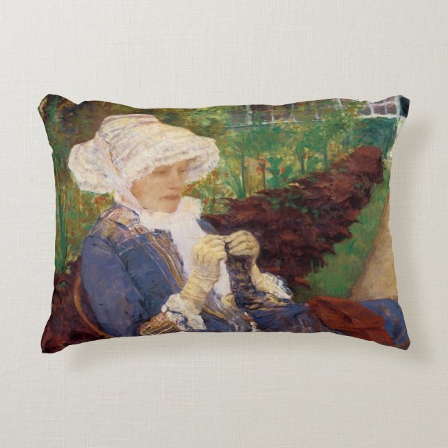 Cojín Decorativo Lydia Crocheting en el jardín de Marly, Mary Cassa (Anverso)