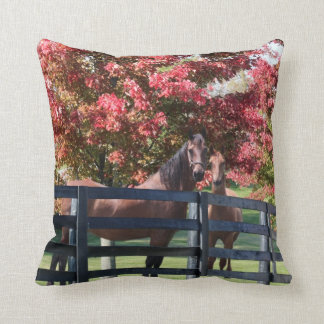 Cojín Decorativo Madre y caballo joven