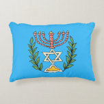 Cojín Decorativo Magen persa David Menorah<br><div class="desc">Esta imagen fue adaptada de una antigua teja judía persa y cuenta con una menorah con un Magen David (Estrella de David) enmarcado por ramas de olivo. Se han conservado las imperfecciones de la imagen original pintada a mano. Añade tu propio texto en el reverso.</div>