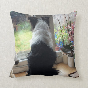 Cojín Decorativo Maisie Rain observa el cadalso