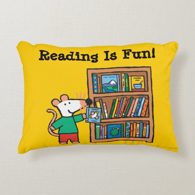Cojín Decorativo Maisy y un estante de libros (Anverso)