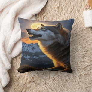 Cojín Decorativo Majestic Wolf Howling Under Moonlit