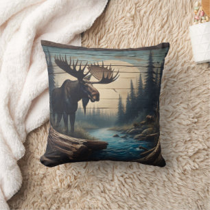 Cojín Decorativo Majestuoso Moose por río tranquilo en el Dusk