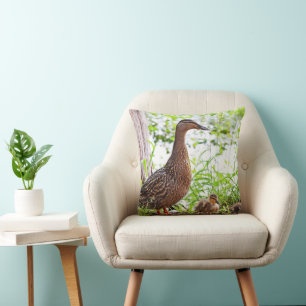 Cojín Decorativo Mallard y Ducklings por Shirley Taylor