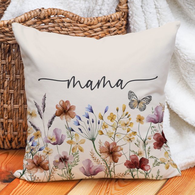 Cojín Decorativo Mamá Boho Flores Silvestres (Boho Wildflowers Mama Throw Pillow with Butterfly by Painted Paperie
)