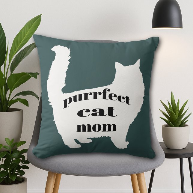 Cojín Decorativo Mamá de gato (Modern forest green pillow with white cat silhouette and “Purrfect Cat Mom” text, cozy home décor.)