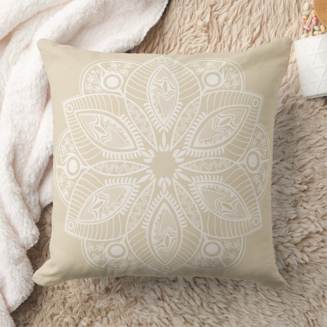Cojín Decorativo Mandala blanca exótica con fondo beige (Manta)