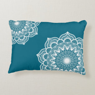 Cojín Decorativo Mandalá blanco sobre fondo azul