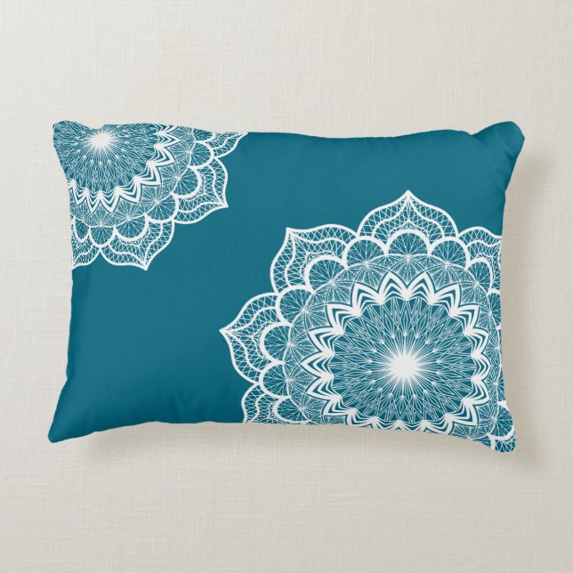 Cojín Decorativo Mandalá blanco sobre fondo azul (Reverso)