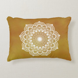 Cojín Decorativo Mandalá blanco sobre fondo dorado