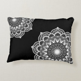 Cojín Decorativo Mandala Blanco sobre Fondo Negro