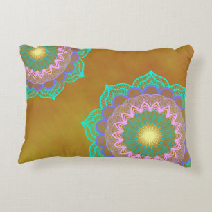 Cojín Decorativo Mandalá Colorido sobre Fondo Dorado