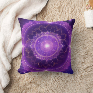 Cojín Decorativo Mandalá Morado del Chakra Corona
