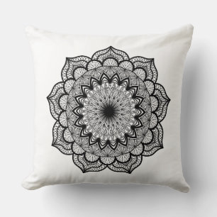 Cojín Decorativo Mandalá negro sobre fondo blanco