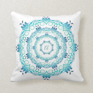 Cojín Decorativo Mandala verde azulada étnica. monograma