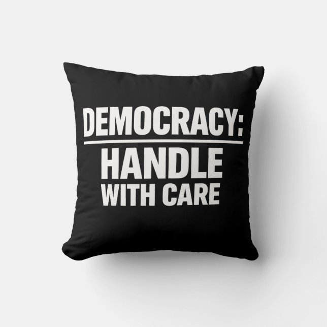 Cojín Decorativo Manejar la Democracia con Cuidado (Anverso)
