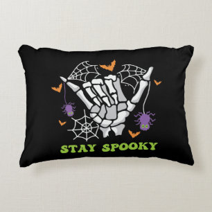 Cojín Decorativo Mano de esqueleto de Stay Spooky Halloween