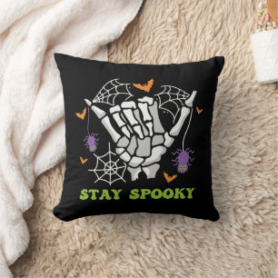 Cojín Decorativo Mano de esqueleto de Stay Spooky Halloween