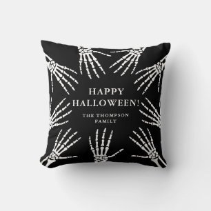 Cojín Decorativo Manos de Esqueleto Apellido Feliz Halloween Negro