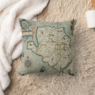 Cojín Decorativo Mapa antiguo de la isla galesa con castillo y gale