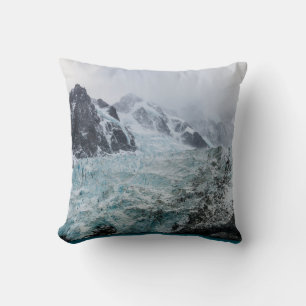 COJÍN DECORATIVO MAR AZUL CLARO JUNTO A LA MONTAÑA
