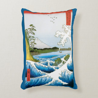 Cojín Decorativo Mar en Satta en la provincia de Suruga por Ando Hi