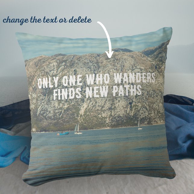 Cojín Decorativo Mar tranquilo y hermosas montañas (Subido por el creador)