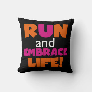 Cojín Decorativo Maratón de ejecución de naranja de texto rosado