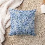 Cojín Decorativo Maravillosas hortensias azules - patrón floral<br><div class="desc">Este Cojín decorativo de bonito presenta hermosas hortensias azules claras. Fotografía procesada en un patrón floral. ¡Un marco de ensueño y delicado para todos los amantes de las flores y los románticos!</div>