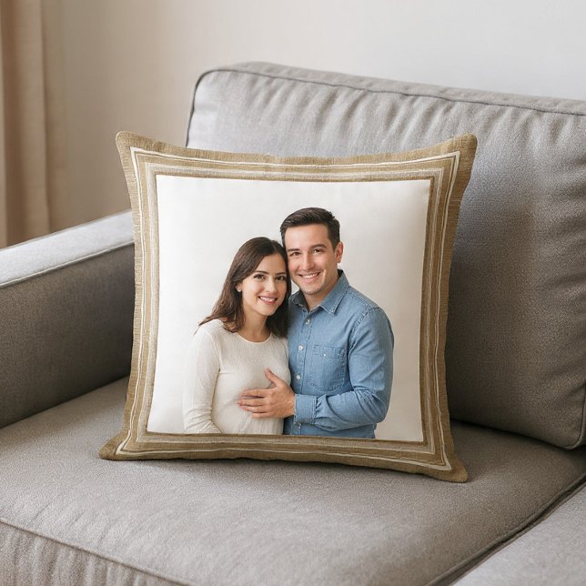 Cojín Decorativo Marco de foto beige clásico (Subido por el creador)