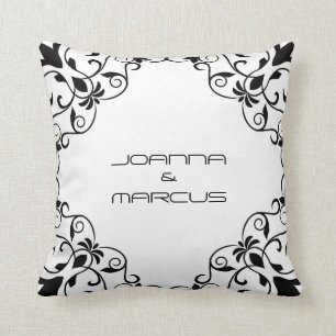 Cojín Decorativo Marco floral negro monogramado