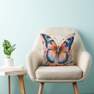 Cojín Decorativo Mariposa Arcoíris en un Jardín de Flores