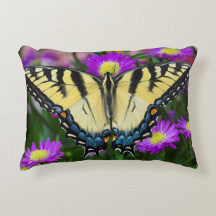 Cojín Decorativo Mariposa de cola cruda en margarita