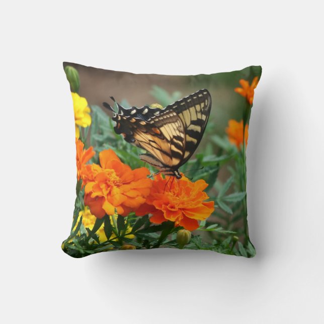 Cojín Decorativo Mariposa En El Jardín (Anverso)