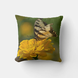 Cojín Decorativo Mariposa en Zinnia Pillow
