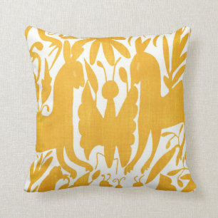 Cojín Decorativo Mariposa otomí, amarillo dorado