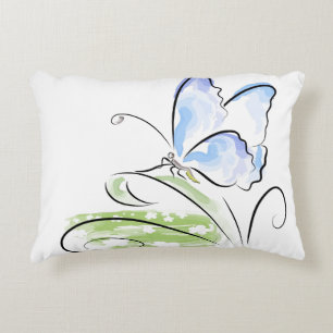 Cojín Decorativo Mariposa que se sienta en hierba sobre campo de