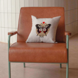 Cojín Decorativo Mariposa y corazones de unge de época monogramada
