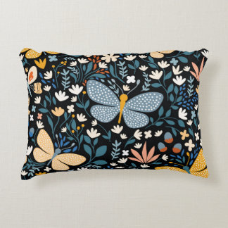 Cojín Decorativo Mariposas Floral: Dibujo a Mano Sin Costuras.