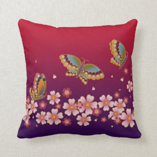 Cojín Decorativo Mariposas japonesas en medio del Sakura florecen e