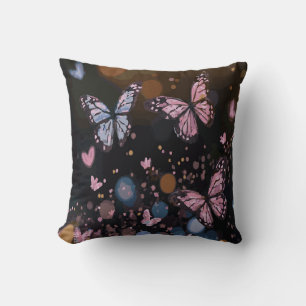 Cojín Decorativo Mariposas Monarca y Acentos Coloridos sobre Negro