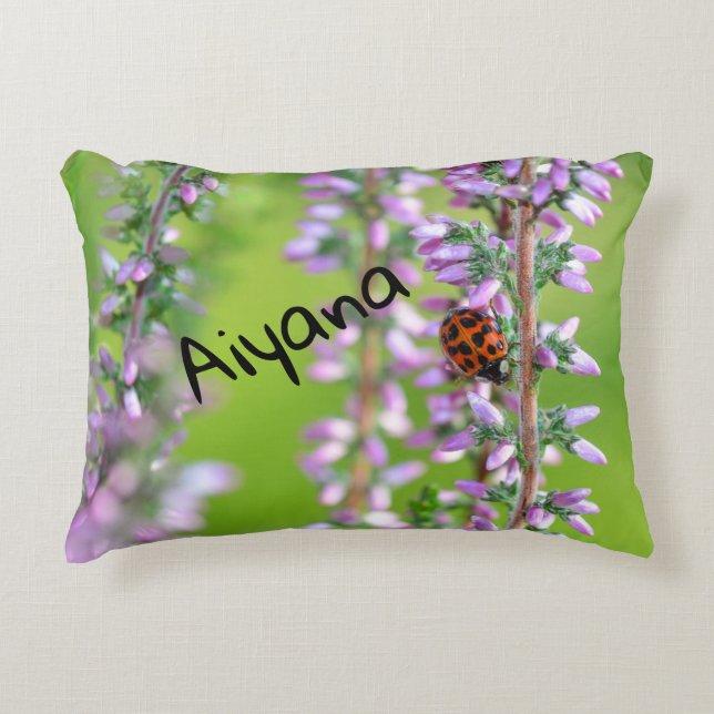 Cojín Decorativo Mariquita en flor púrpura   -    (Anverso)