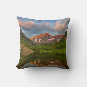 Cojín Decorativo Maroon Bells se refleja en el tranquilo lago Maroo