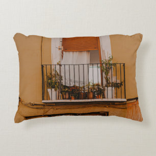 COJÍN DECORATIVO MARRÓN DE VENTANA DE MADERA MARRÓN CON PLANTAS VER