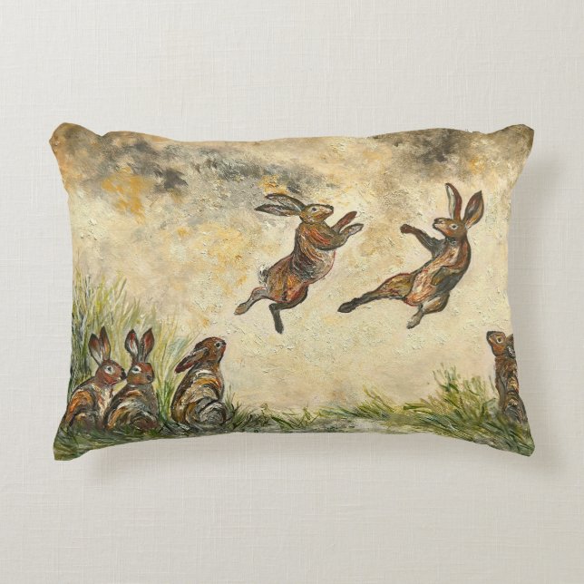 Cojín Decorativo Meadow Matchup Playful Hares in a Meadow  (Anverso)