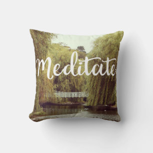 Cojín Decorativo Meditar en el mensaje inspirador del parque