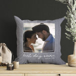Cojín Decorativo Mejor Día de la Historia de la Foto Guión de la Nu<br><div class="desc">¡Celebremos para siempre! Nuestra almohada con el guión de la foto del 'Mejor Día de la Historia' con la fecha de su boda—recuerdos en cada abrazo. ¡Perfecto para el nido de amor de los recién casados! 💍 #BestDayEver #WeddingBliss Un bello recuerdo del mejor día de la historia: La caligrafía de...</div>