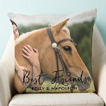 Cojín Decorativo Mejor Personalizado de amigos caballos de fotos ec<br><div class="desc">Celebra a tu mejor amigo con una almohada de personalizado de foto de caballo. Cada caballo merece su propia almohada fotográfica personalizada. ¡Un regalo maravilloso para todos los caballos de madres y jinetes! La almohada es de doble cara, por lo que podrás hacer diferentes fotos a cada lado. Front es...</div>