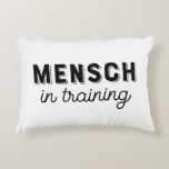 Cojín Decorativo Mensch en la formación de la enfermera Accent Pill<br><div class="desc">Esta adorable almohada con temática yiddish es perfecta para el vivero de tu hijo.</div>